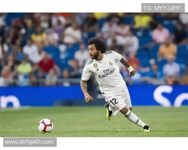 足球巨星排名榜单盘点：十三位耀眼之星